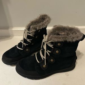 Sorel Black Winter Boots with Gray Fur